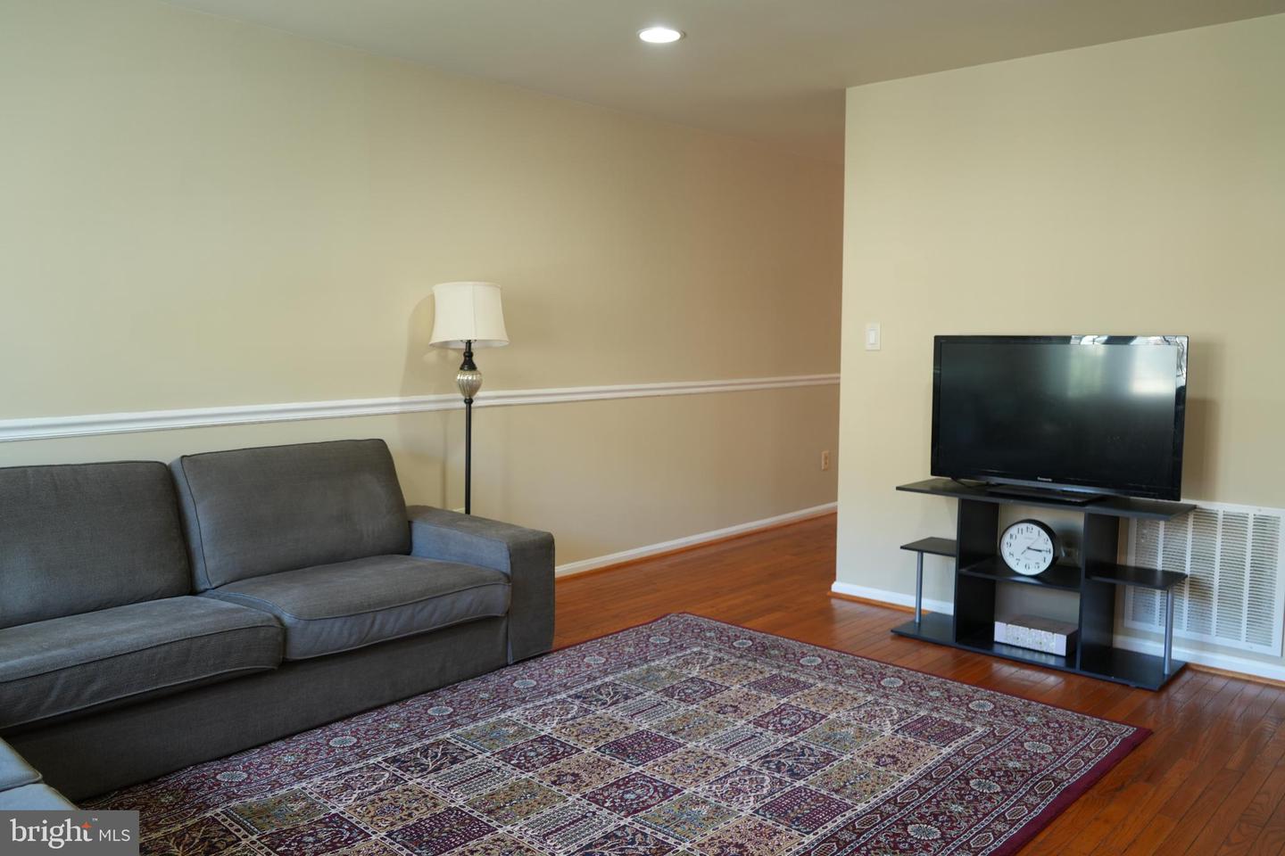 4261 FOX LAKE DR, FAIRFAX, Virginia 22033, 4 Bedrooms Bedrooms, 8 Rooms Rooms,3 BathroomsBathrooms,Residential,For sale,4261 FOX LAKE DR,VAFX2267492 MLS # VAFX2267492