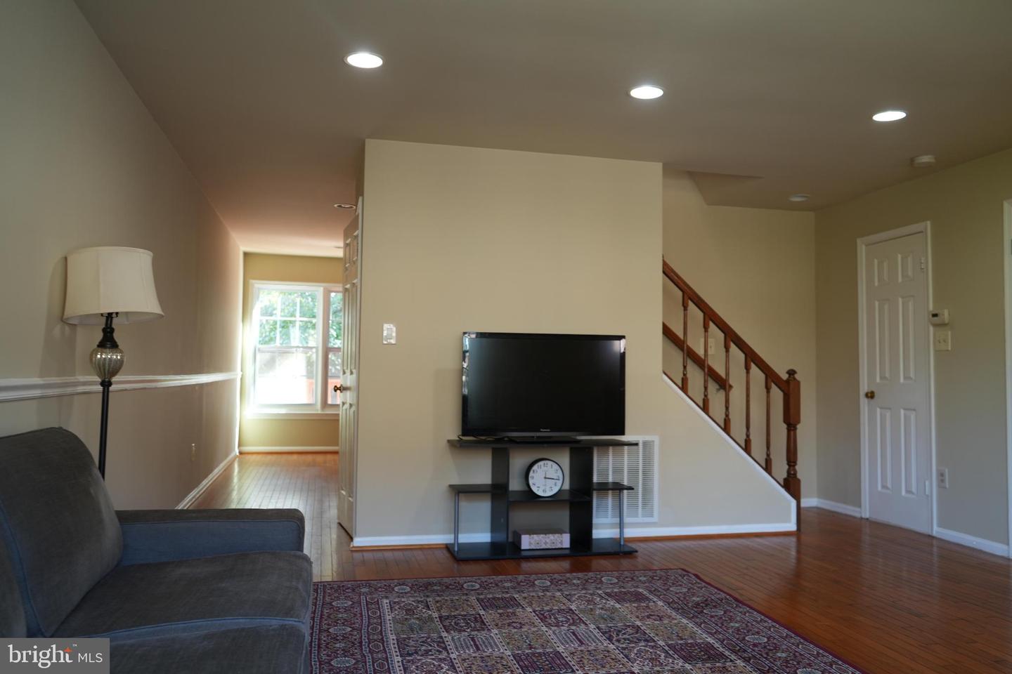 4261 FOX LAKE DR, FAIRFAX, Virginia 22033, 4 Bedrooms Bedrooms, 8 Rooms Rooms,3 BathroomsBathrooms,Residential,For sale,4261 FOX LAKE DR,VAFX2267492 MLS # VAFX2267492