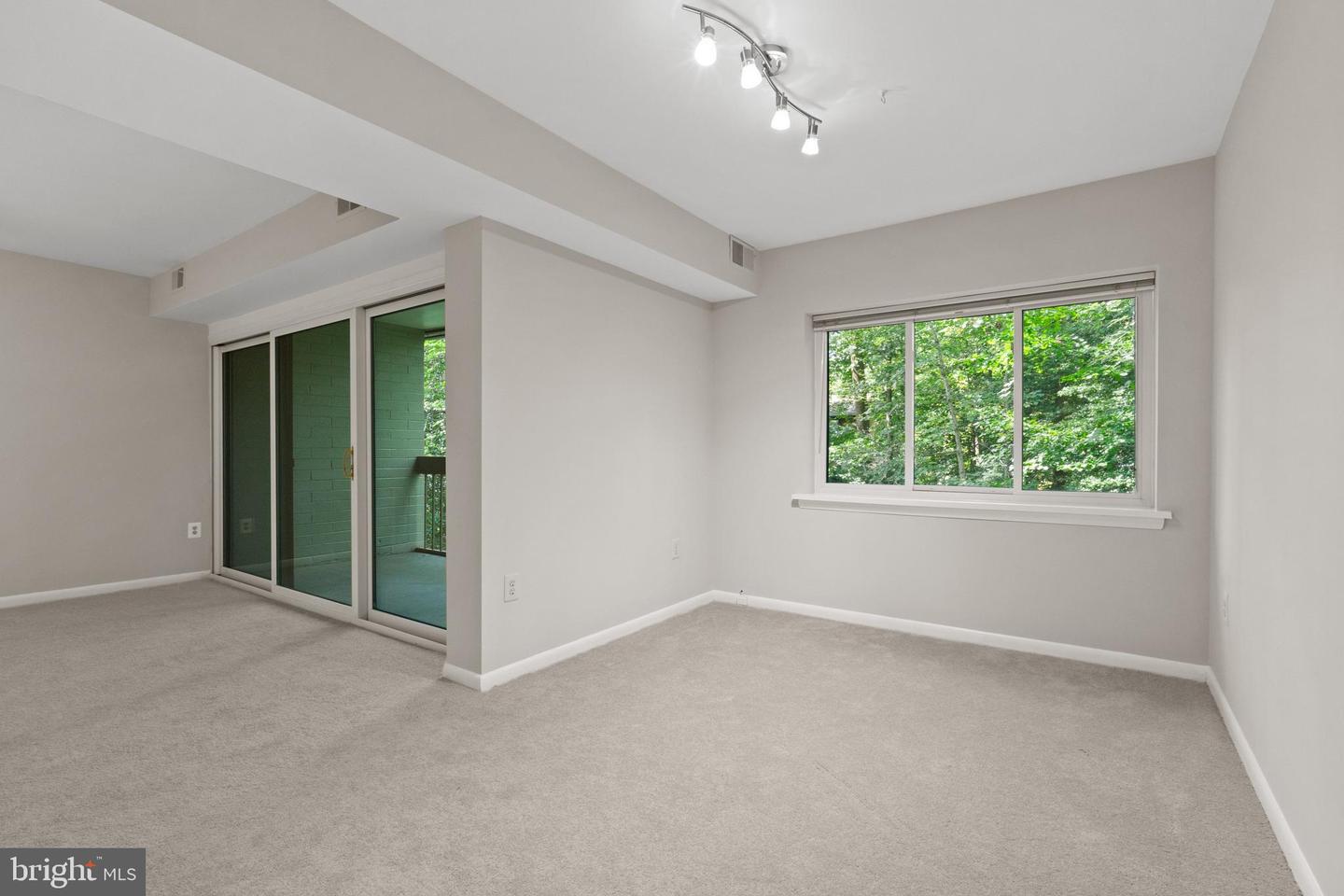 11723 KARBON HILL CT #204, RESTON, Virginia 20191, 3 Bedrooms Bedrooms, ,2 BathroomsBathrooms,Residential,For sale,11723 KARBON HILL CT #204,VAFX2267482 MLS # VAFX2267482