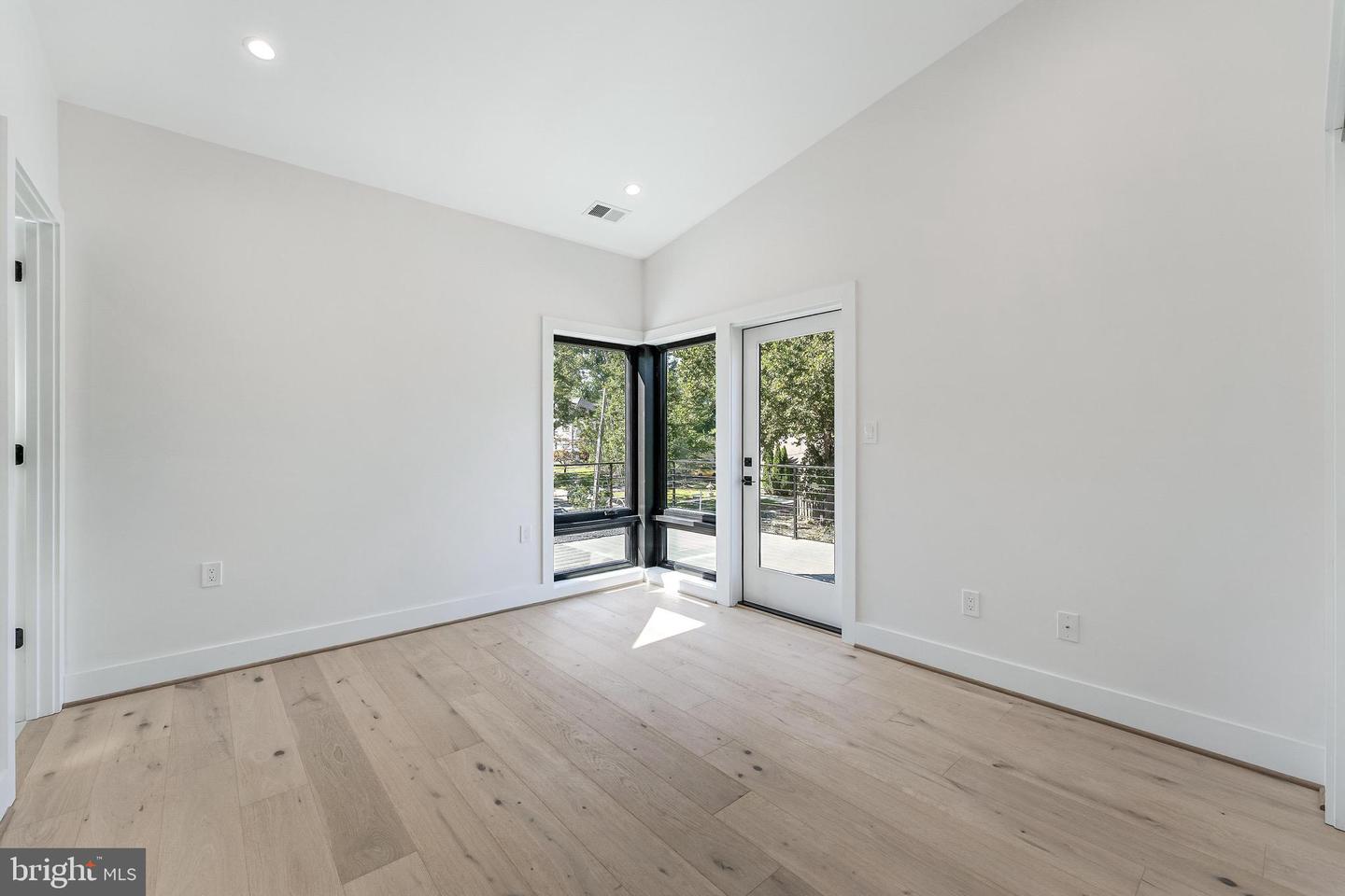 3215 COFER RD, FALLS CHURCH, Virginia 22042, 5 Bedrooms Bedrooms, ,5 BathroomsBathrooms,Residential,For sale,3215 COFER RD,VAFX2228198 MLS # VAFX2228198