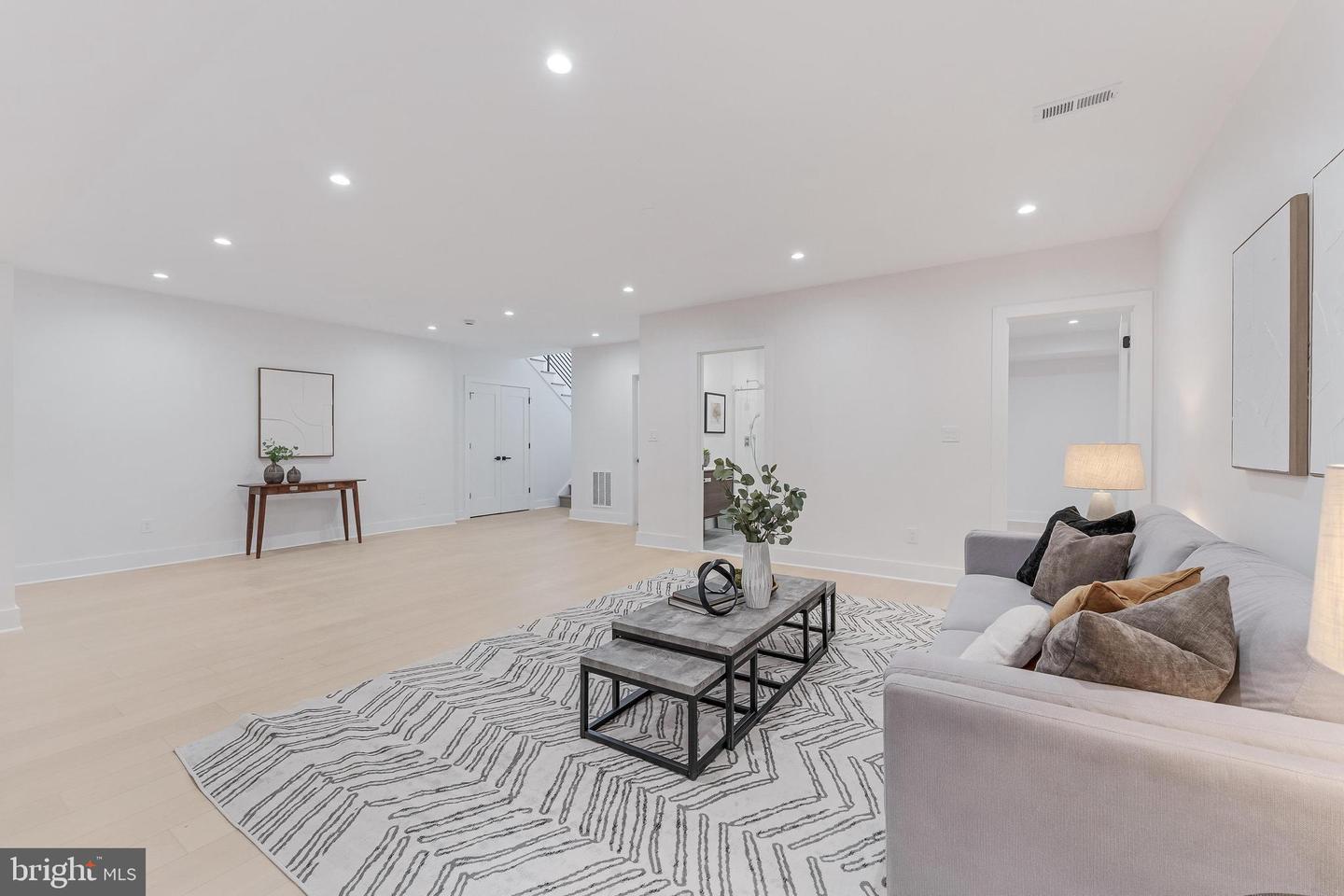 3215 COFER RD, FALLS CHURCH, Virginia 22042, 5 Bedrooms Bedrooms, ,5 BathroomsBathrooms,Residential,For sale,3215 COFER RD,VAFX2228198 MLS # VAFX2228198