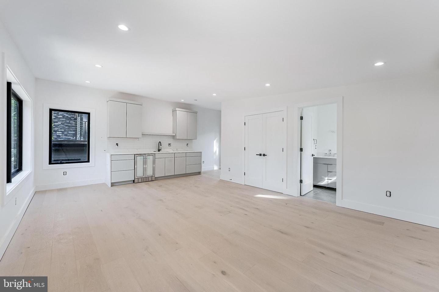 3215 COFER RD, FALLS CHURCH, Virginia 22042, 5 Bedrooms Bedrooms, ,5 BathroomsBathrooms,Residential,For sale,3215 COFER RD,VAFX2228198 MLS # VAFX2228198