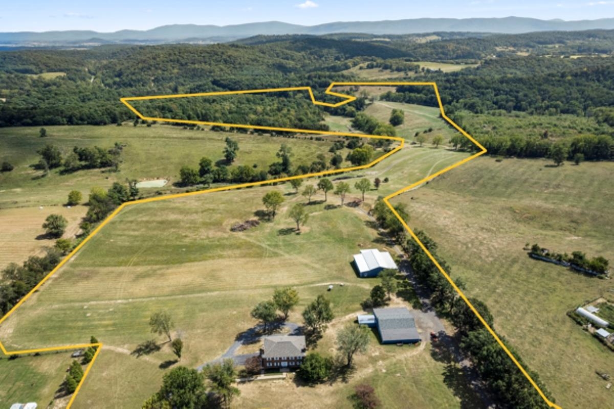 1370 MIDDLEBROOK RD, STAUNTON, Virginia 24401, 5 Bedrooms Bedrooms, ,4 BathroomsBathrooms,Residential,Lola's Farm https://view.spiro.media/1370-middl,1370 MIDDLEBROOK RD,669053 MLS # 669053