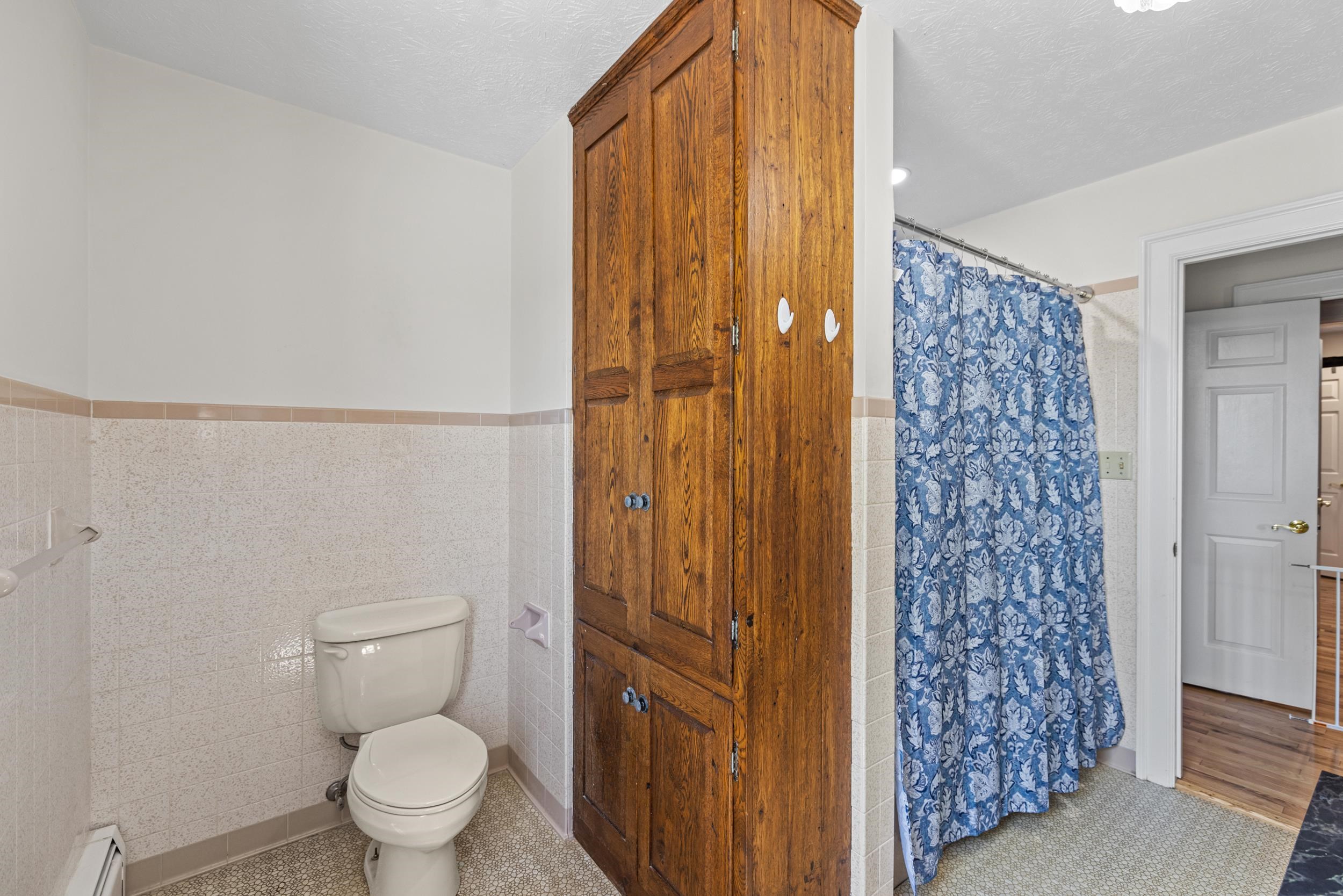 1370 MIDDLEBROOK RD, STAUNTON, Virginia 24401, 5 Bedrooms Bedrooms, ,4 BathroomsBathrooms,Residential,Lola's Farm https://view.spiro.media/1370-middl,1370 MIDDLEBROOK RD,669053 MLS # 669053
