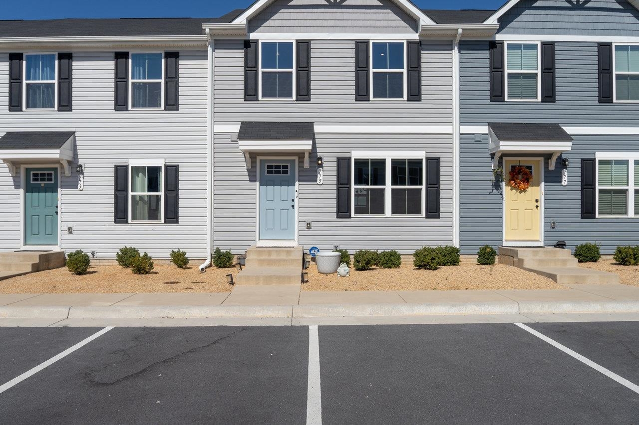 775 CARSON CIR, GROTTOES, Virginia 24441, 3 Bedrooms Bedrooms, ,2 BathroomsBathrooms,Residential,775 CARSON CIR,669054 MLS # 669054
