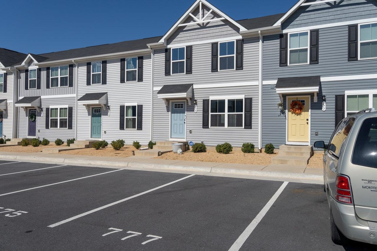 775 CARSON CIR, GROTTOES, Virginia 24441, 3 Bedrooms Bedrooms, ,2 BathroomsBathrooms,Residential,775 CARSON CIR,669054 MLS # 669054