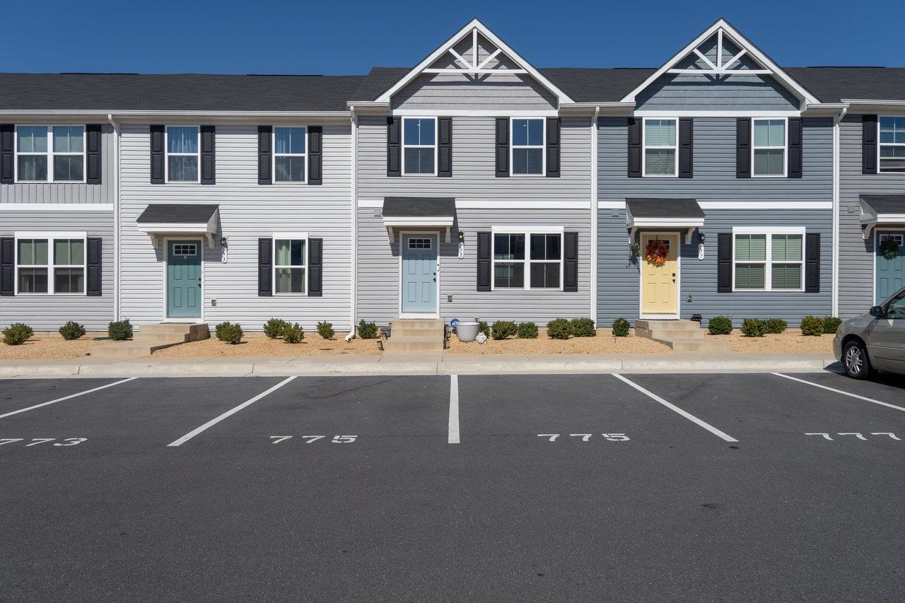 775 CARSON CIR, GROTTOES, Virginia 24441, 3 Bedrooms Bedrooms, ,2 BathroomsBathrooms,Residential,775 CARSON CIR,669054 MLS # 669054