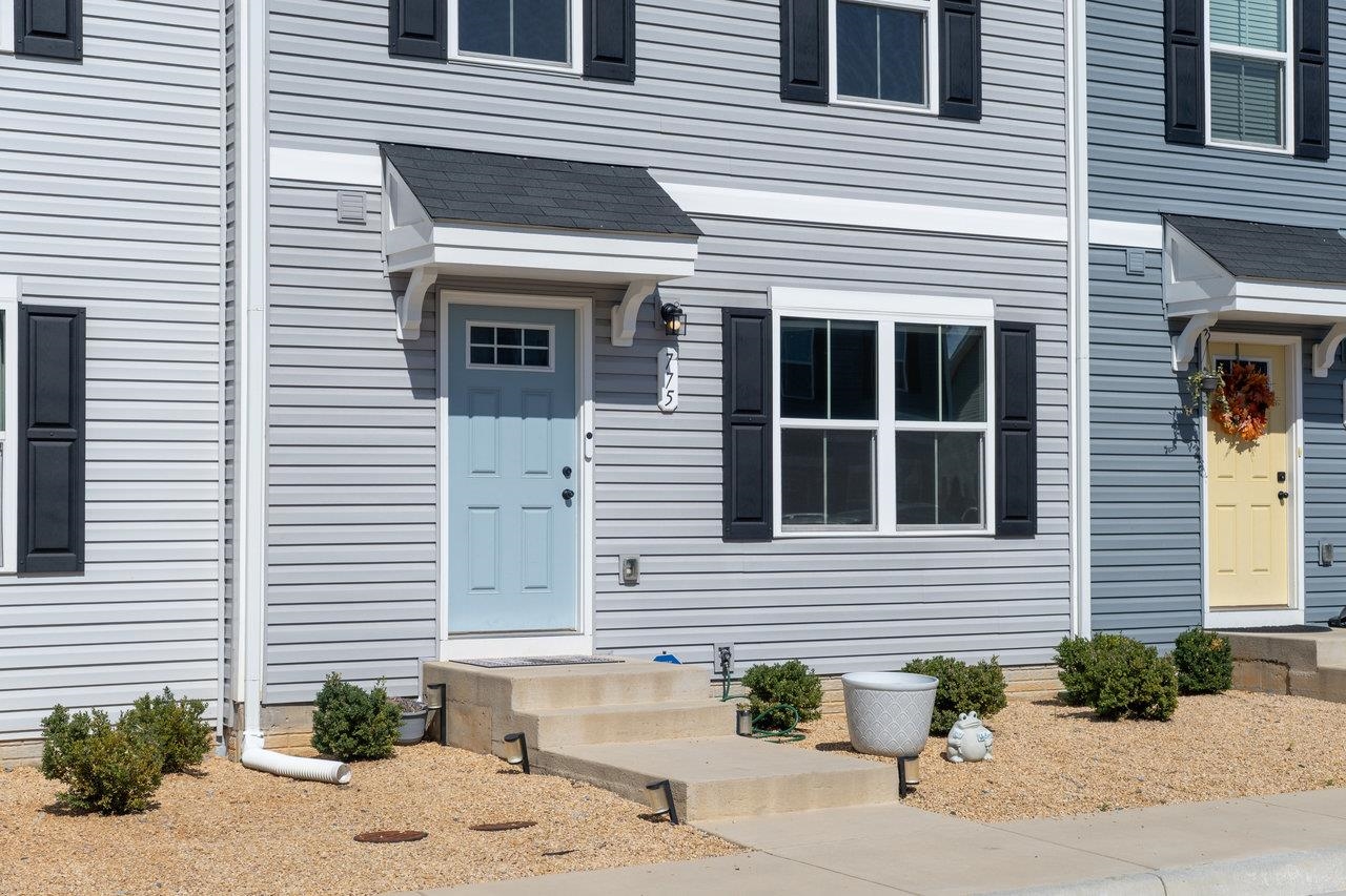 775 CARSON CIR, GROTTOES, Virginia 24441, 3 Bedrooms Bedrooms, ,2 BathroomsBathrooms,Residential,775 CARSON CIR,669054 MLS # 669054