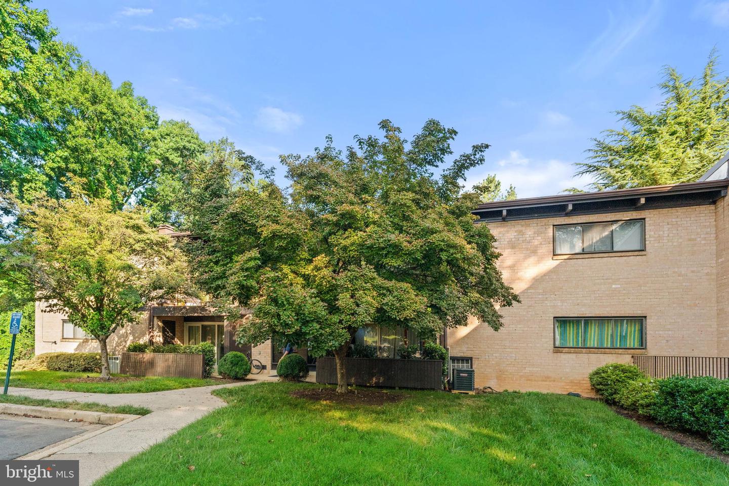 7855 ENOLA ST #101, MCLEAN, Virginia 22102, 1 Bedroom Bedrooms, 2 Rooms Rooms,1 BathroomBathrooms,Residential,For sale,7855 ENOLA ST #101,VAFX2260942 MLS # VAFX2260942