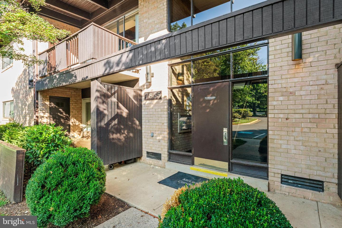 7855 ENOLA ST #101, MCLEAN, Virginia 22102, 1 Bedroom Bedrooms, 2 Rooms Rooms,1 BathroomBathrooms,Residential,For sale,7855 ENOLA ST #101,VAFX2260942 MLS # VAFX2260942