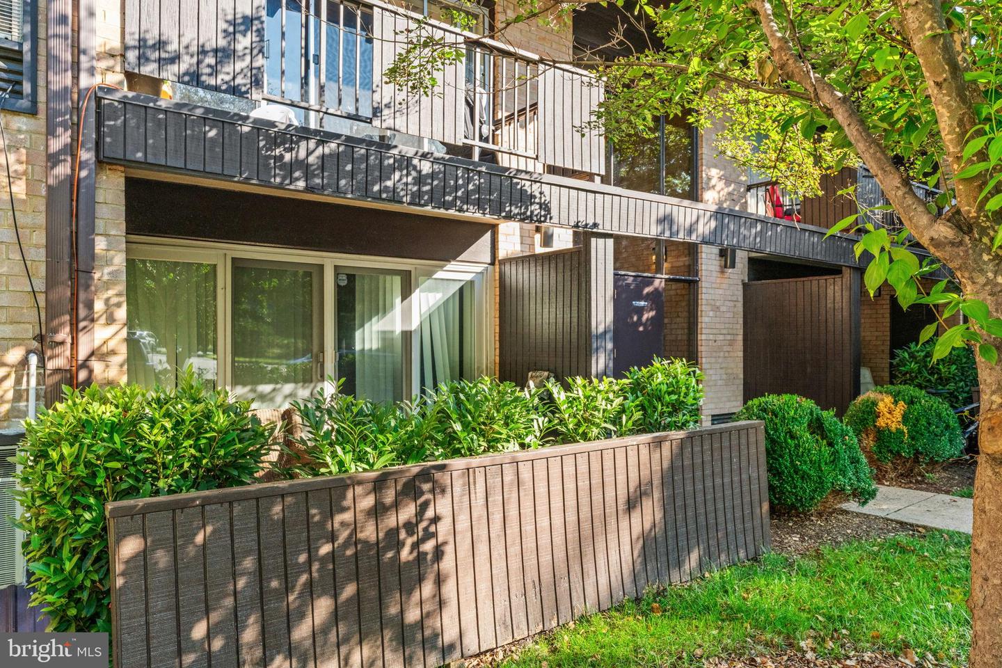 7855 ENOLA ST #101, MCLEAN, Virginia 22102, 1 Bedroom Bedrooms, 2 Rooms Rooms,1 BathroomBathrooms,Residential,For sale,7855 ENOLA ST #101,VAFX2260942 MLS # VAFX2260942