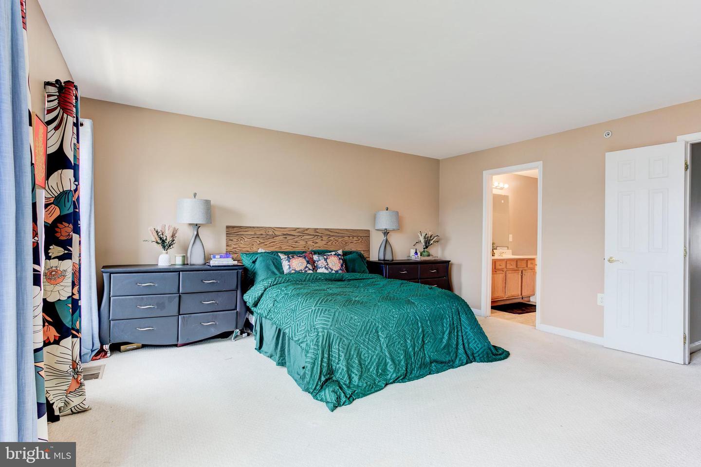 6287 ASTER HAVEN CIR #8, HAYMARKET, Virginia 20169, 3 Bedrooms Bedrooms, ,2 BathroomsBathrooms,Residential,For sale,6287 ASTER HAVEN CIR #8,VAPW2101722 MLS # VAPW2101722