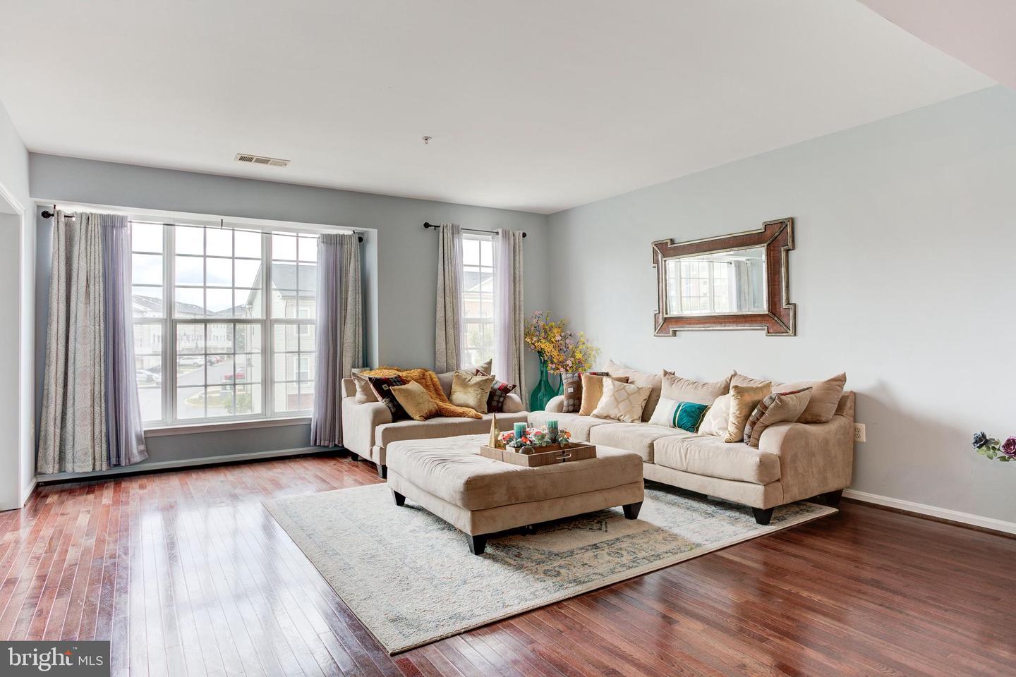 6287 ASTER HAVEN CIR #8, HAYMARKET, Virginia 20169, 3 Bedrooms Bedrooms, ,2 BathroomsBathrooms,Residential,For sale,6287 ASTER HAVEN CIR #8,VAPW2101722 MLS # VAPW2101722