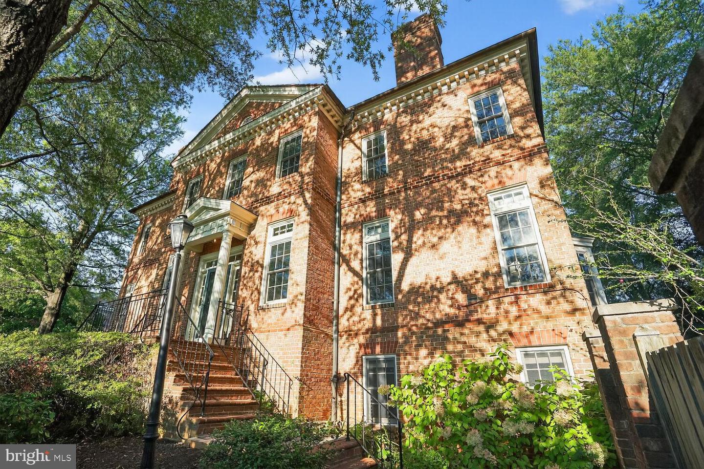 2053 MAYFAIR MCLEAN CT, FALLS CHURCH, Virginia 22043, 3 Bedrooms Bedrooms, ,3 BathroomsBathrooms,Residential,For sale,2053 MAYFAIR MCLEAN CT,VAFX2264586 MLS # VAFX2264586