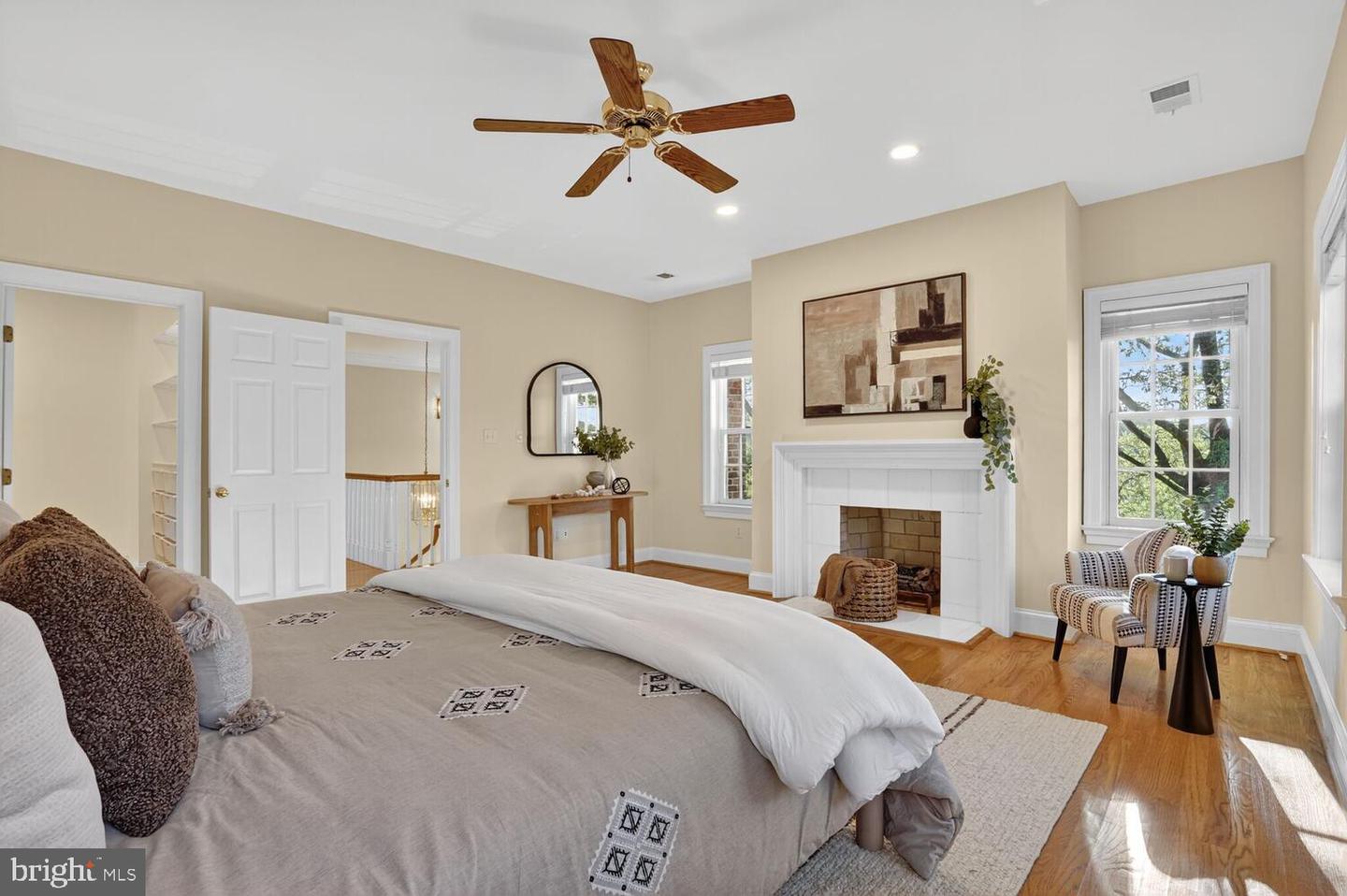 2053 MAYFAIR MCLEAN CT, FALLS CHURCH, Virginia 22043, 3 Bedrooms Bedrooms, ,3 BathroomsBathrooms,Residential,For sale,2053 MAYFAIR MCLEAN CT,VAFX2264586 MLS # VAFX2264586