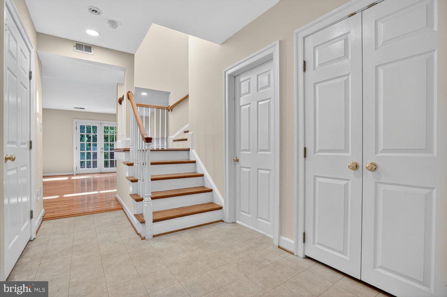 2053 MAYFAIR MCLEAN CT, FALLS CHURCH, Virginia 22043, 3 Bedrooms Bedrooms, ,3 BathroomsBathrooms,Residential,For sale,2053 MAYFAIR MCLEAN CT,VAFX2264586 MLS # VAFX2264586