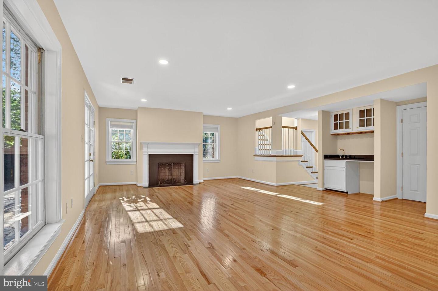 2053 MAYFAIR MCLEAN CT, FALLS CHURCH, Virginia 22043, 3 Bedrooms Bedrooms, ,3 BathroomsBathrooms,Residential,For sale,2053 MAYFAIR MCLEAN CT,VAFX2264586 MLS # VAFX2264586