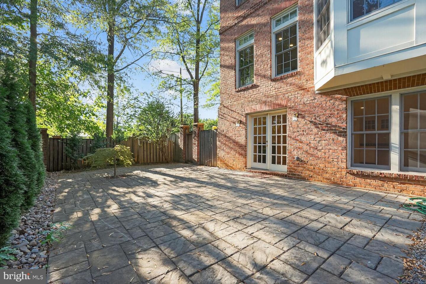 2053 MAYFAIR MCLEAN CT, FALLS CHURCH, Virginia 22043, 3 Bedrooms Bedrooms, ,3 BathroomsBathrooms,Residential,For sale,2053 MAYFAIR MCLEAN CT,VAFX2264586 MLS # VAFX2264586