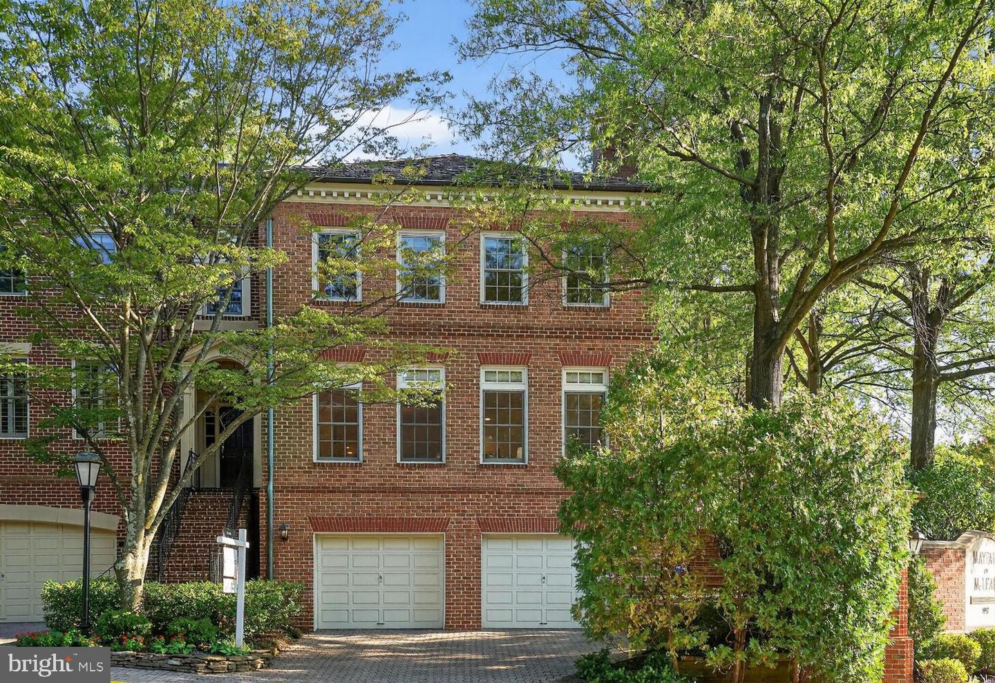 2053 MAYFAIR MCLEAN CT, FALLS CHURCH, Virginia 22043, 3 Bedrooms Bedrooms, ,3 BathroomsBathrooms,Residential,For sale,2053 MAYFAIR MCLEAN CT,VAFX2264586 MLS # VAFX2264586