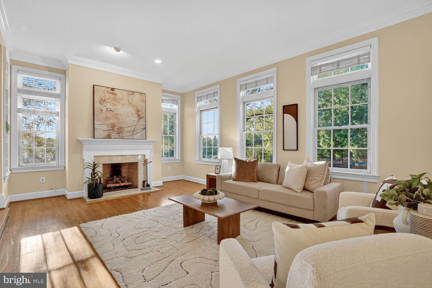 2053 MAYFAIR MCLEAN CT, FALLS CHURCH, Virginia 22043, 3 Bedrooms Bedrooms, ,3 BathroomsBathrooms,Residential,For sale,2053 MAYFAIR MCLEAN CT,VAFX2264586 MLS # VAFX2264586