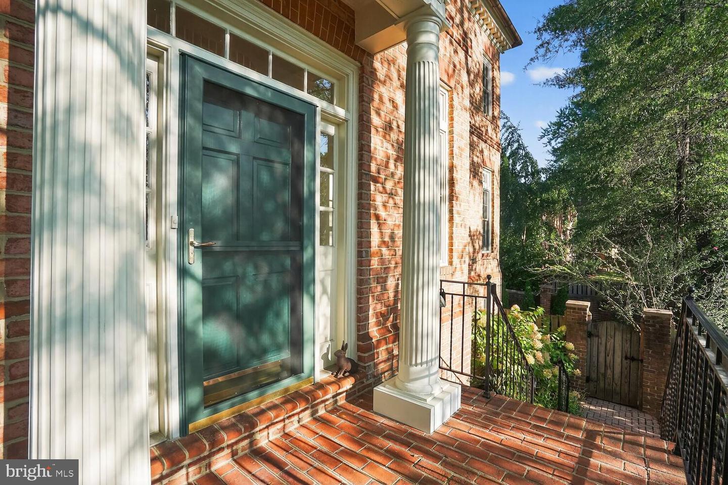 2053 MAYFAIR MCLEAN CT, FALLS CHURCH, Virginia 22043, 3 Bedrooms Bedrooms, ,3 BathroomsBathrooms,Residential,For sale,2053 MAYFAIR MCLEAN CT,VAFX2264586 MLS # VAFX2264586