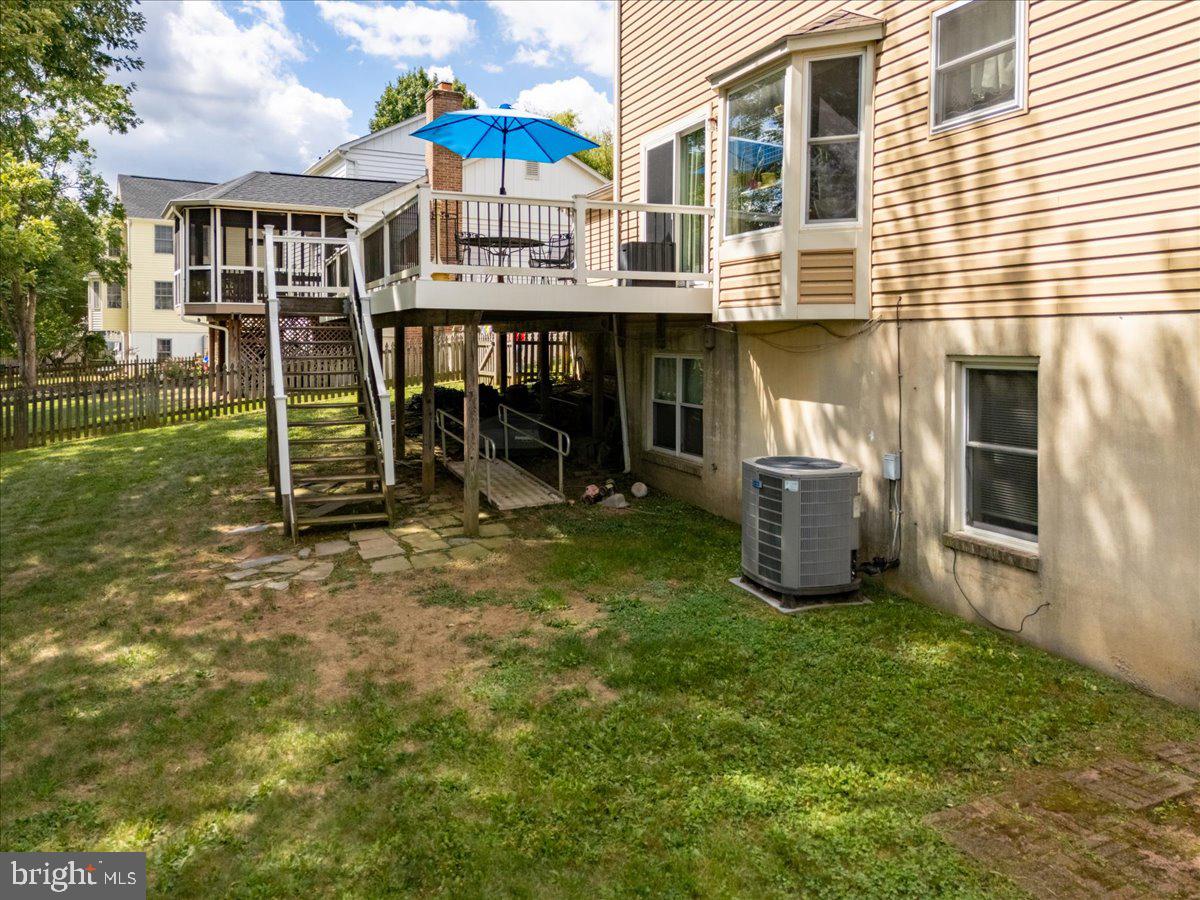 912 CHANCELLOR ST SW, LEESBURG, Virginia 20175, 5 Bedrooms Bedrooms, ,3 BathroomsBathrooms,Residential,For sale,912 CHANCELLOR ST SW,VALO2106170 MLS # VALO2106170