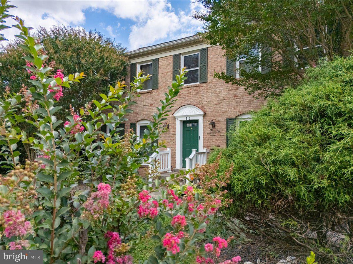 912 CHANCELLOR ST SW, LEESBURG, Virginia 20175, 5 Bedrooms Bedrooms, ,3 BathroomsBathrooms,Residential,For sale,912 CHANCELLOR ST SW,VALO2106170 MLS # VALO2106170
