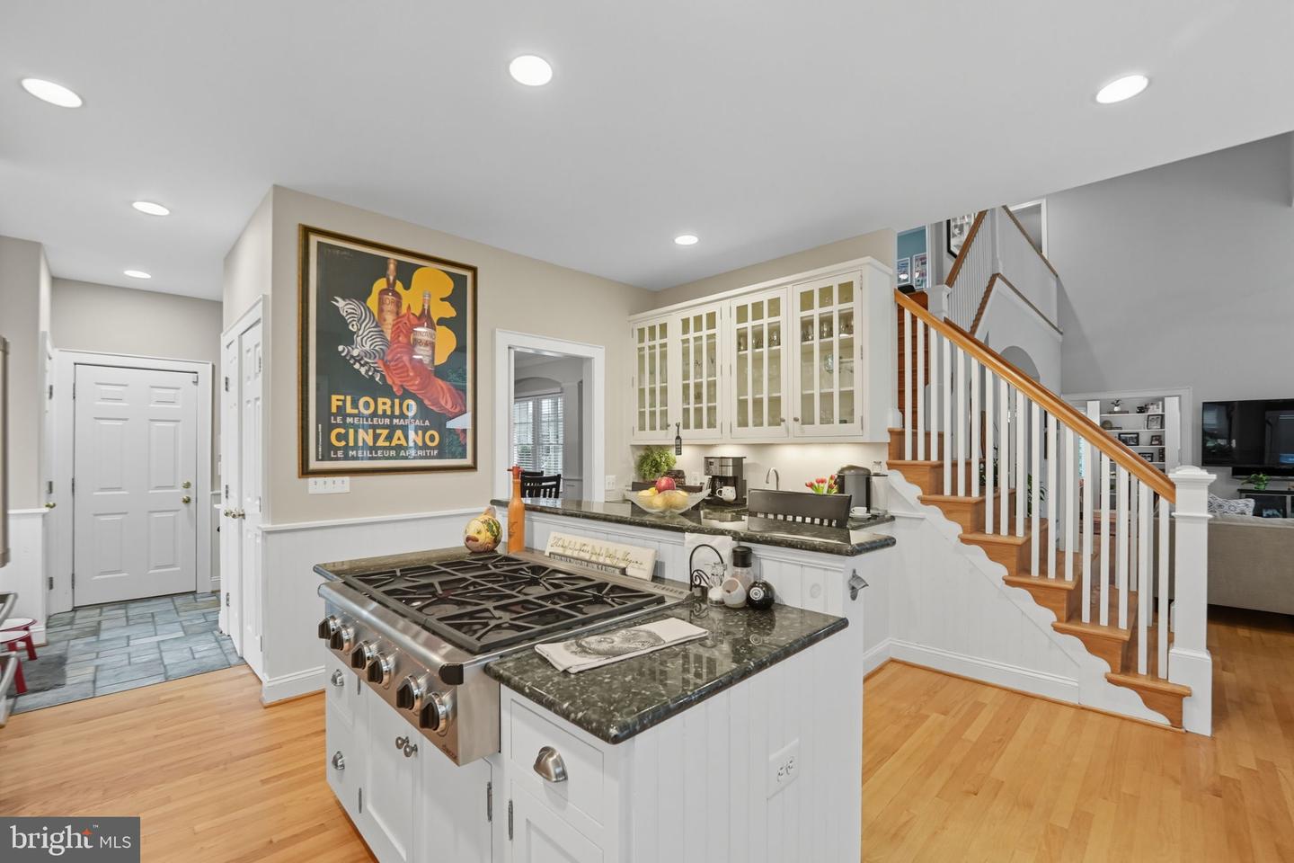 201 PRESCOTT CIR SE, VIENNA, Virginia 22180, 5 Bedrooms Bedrooms, ,4 BathroomsBathrooms,Residential,For sale,201 PRESCOTT CIR SE,VAFX2265292 MLS # VAFX2265292