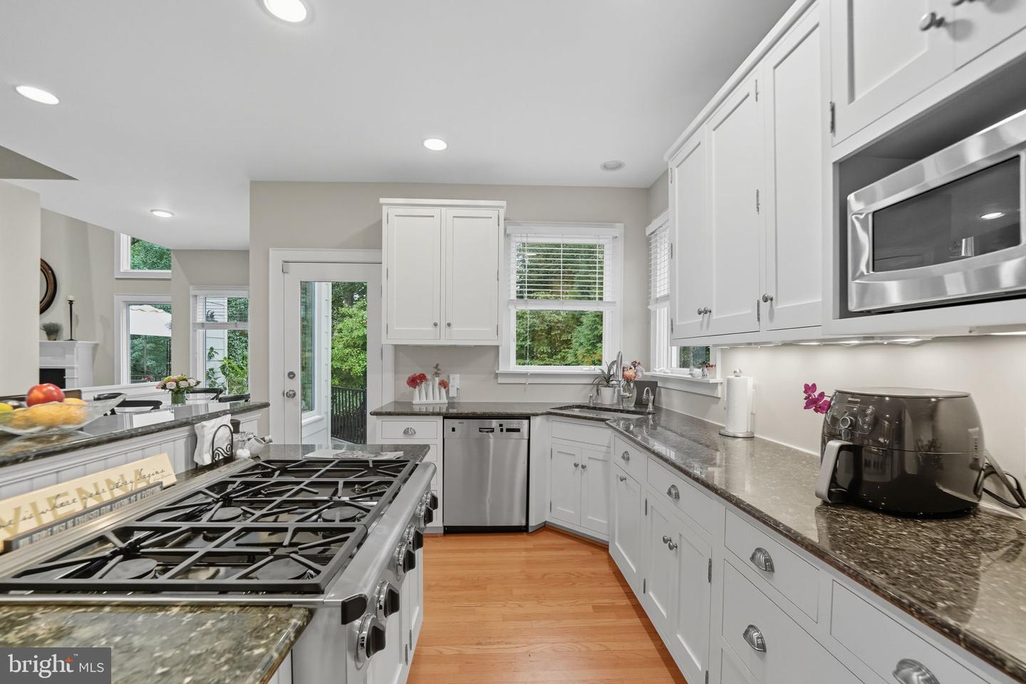 201 PRESCOTT CIR SE, VIENNA, Virginia 22180, 5 Bedrooms Bedrooms, ,4 BathroomsBathrooms,Residential,For sale,201 PRESCOTT CIR SE,VAFX2265292 MLS # VAFX2265292