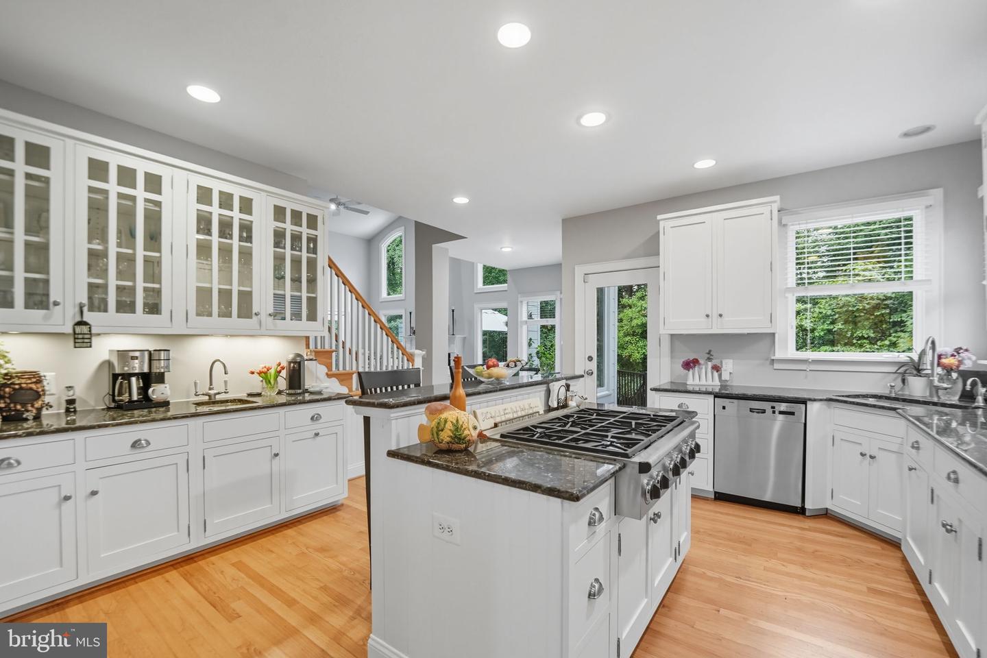 201 PRESCOTT CIR SE, VIENNA, Virginia 22180, 5 Bedrooms Bedrooms, ,4 BathroomsBathrooms,Residential,For sale,201 PRESCOTT CIR SE,VAFX2265292 MLS # VAFX2265292