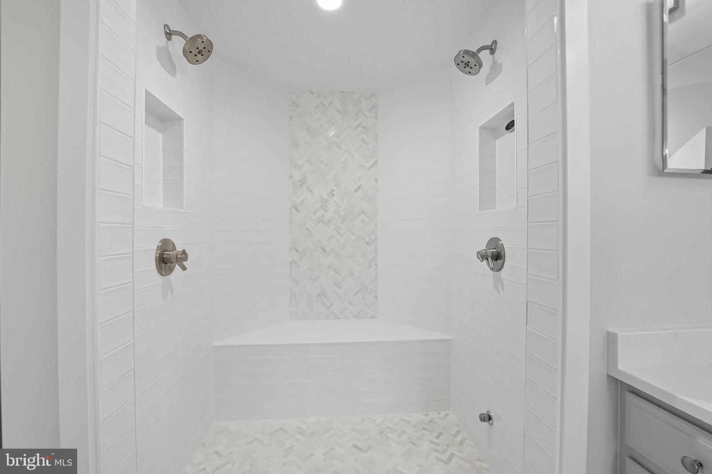 201 PRESCOTT CIR SE, VIENNA, Virginia 22180, 5 Bedrooms Bedrooms, ,4 BathroomsBathrooms,Residential,For sale,201 PRESCOTT CIR SE,VAFX2265292 MLS # VAFX2265292