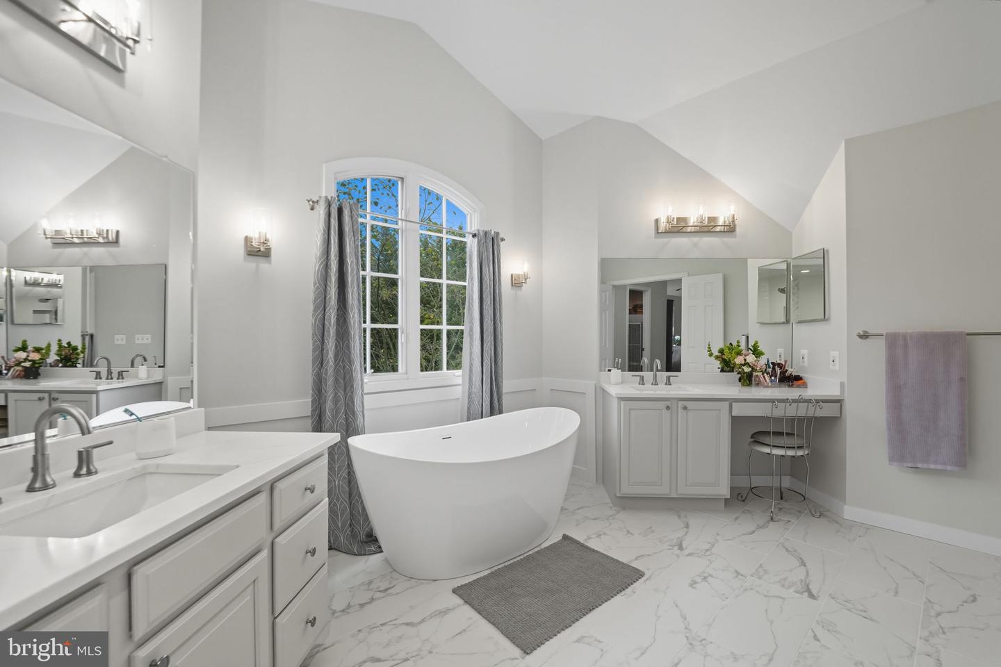201 PRESCOTT CIR SE, VIENNA, Virginia 22180, 5 Bedrooms Bedrooms, ,4 BathroomsBathrooms,Residential,For sale,201 PRESCOTT CIR SE,VAFX2265292 MLS # VAFX2265292