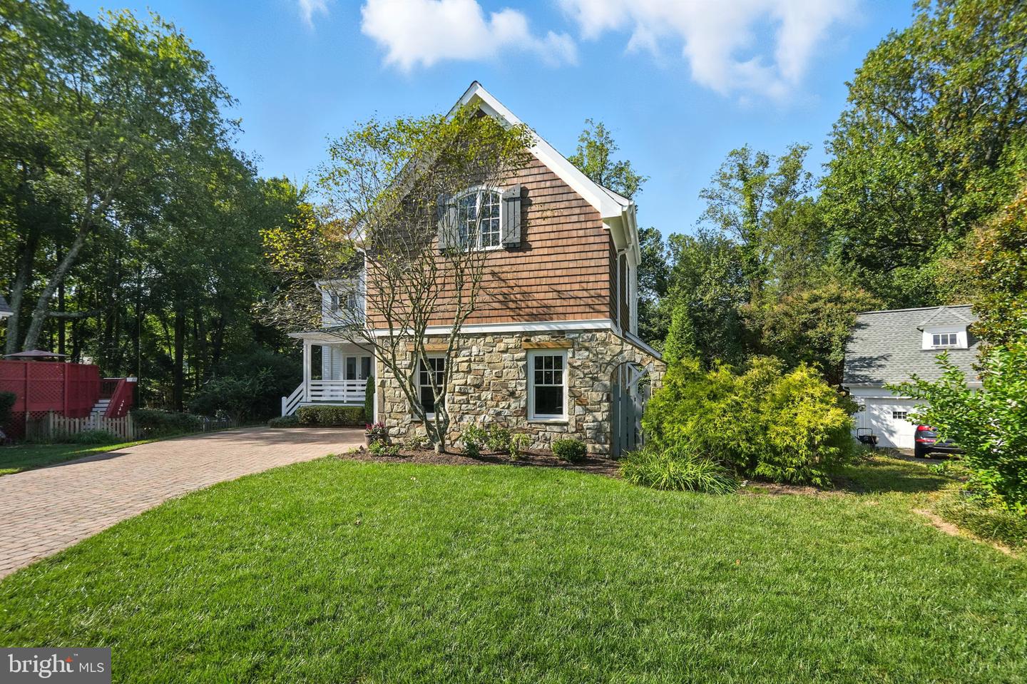 201 PRESCOTT CIR SE, VIENNA, Virginia 22180, 5 Bedrooms Bedrooms, ,4 BathroomsBathrooms,Residential,For sale,201 PRESCOTT CIR SE,VAFX2265292 MLS # VAFX2265292
