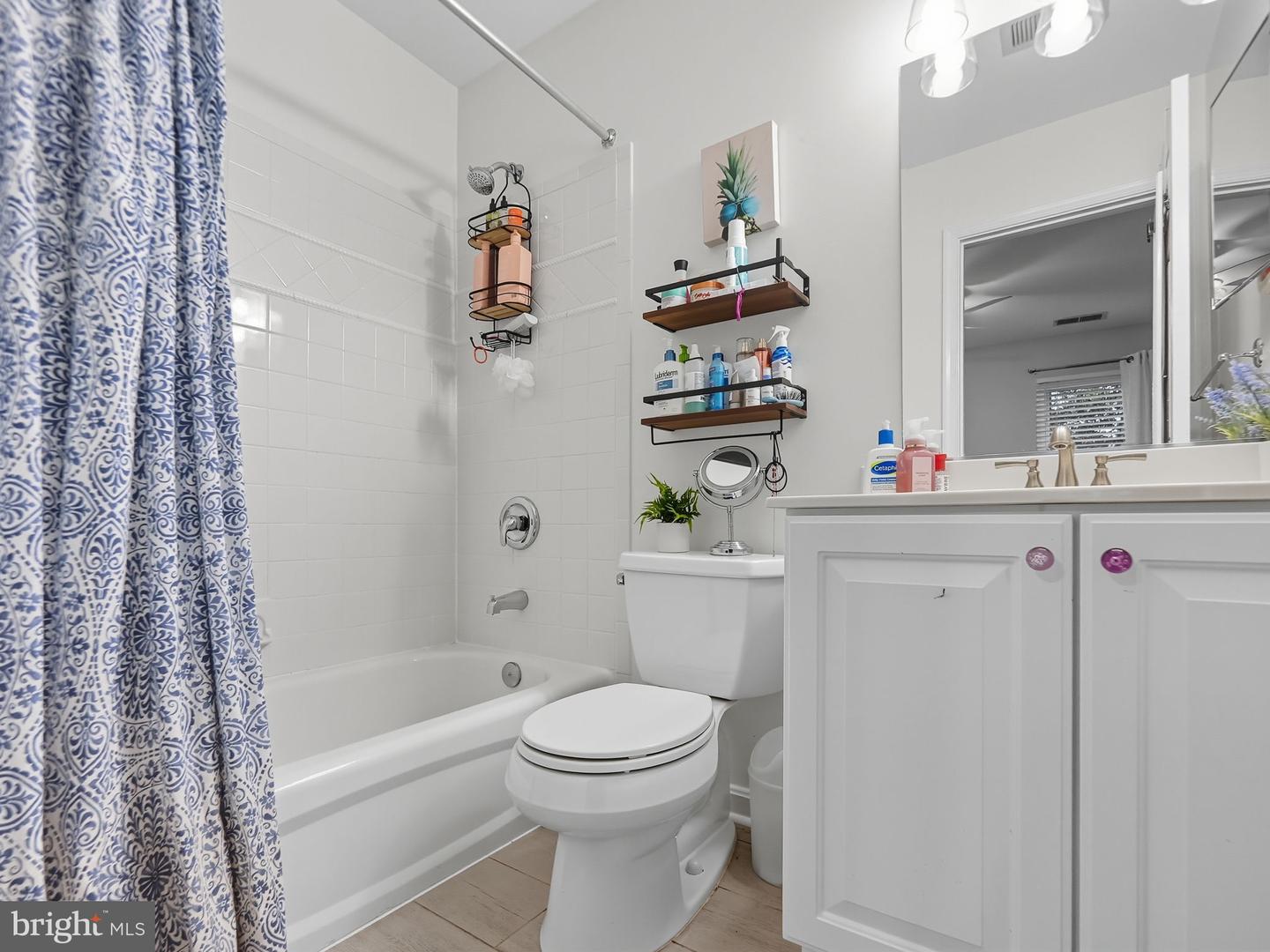 201 PRESCOTT CIR SE, VIENNA, Virginia 22180, 5 Bedrooms Bedrooms, ,4 BathroomsBathrooms,Residential,For sale,201 PRESCOTT CIR SE,VAFX2265292 MLS # VAFX2265292