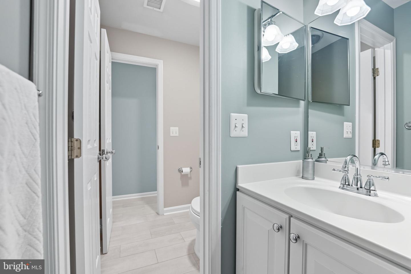 201 PRESCOTT CIR SE, VIENNA, Virginia 22180, 5 Bedrooms Bedrooms, ,4 BathroomsBathrooms,Residential,For sale,201 PRESCOTT CIR SE,VAFX2265292 MLS # VAFX2265292