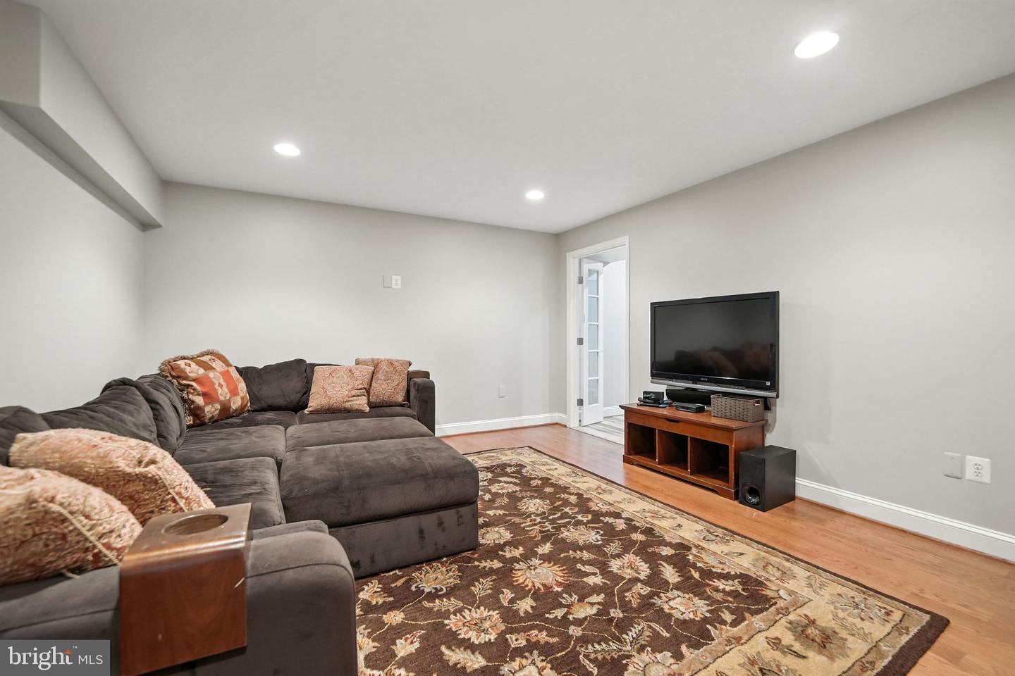 201 PRESCOTT CIR SE, VIENNA, Virginia 22180, 5 Bedrooms Bedrooms, ,4 BathroomsBathrooms,Residential,For sale,201 PRESCOTT CIR SE,VAFX2265292 MLS # VAFX2265292