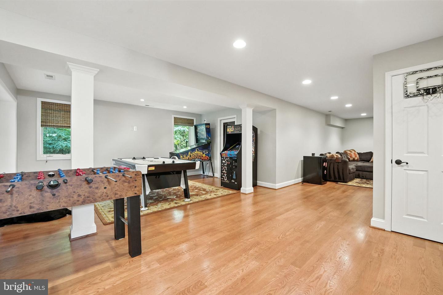 201 PRESCOTT CIR SE, VIENNA, Virginia 22180, 5 Bedrooms Bedrooms, ,4 BathroomsBathrooms,Residential,For sale,201 PRESCOTT CIR SE,VAFX2265292 MLS # VAFX2265292