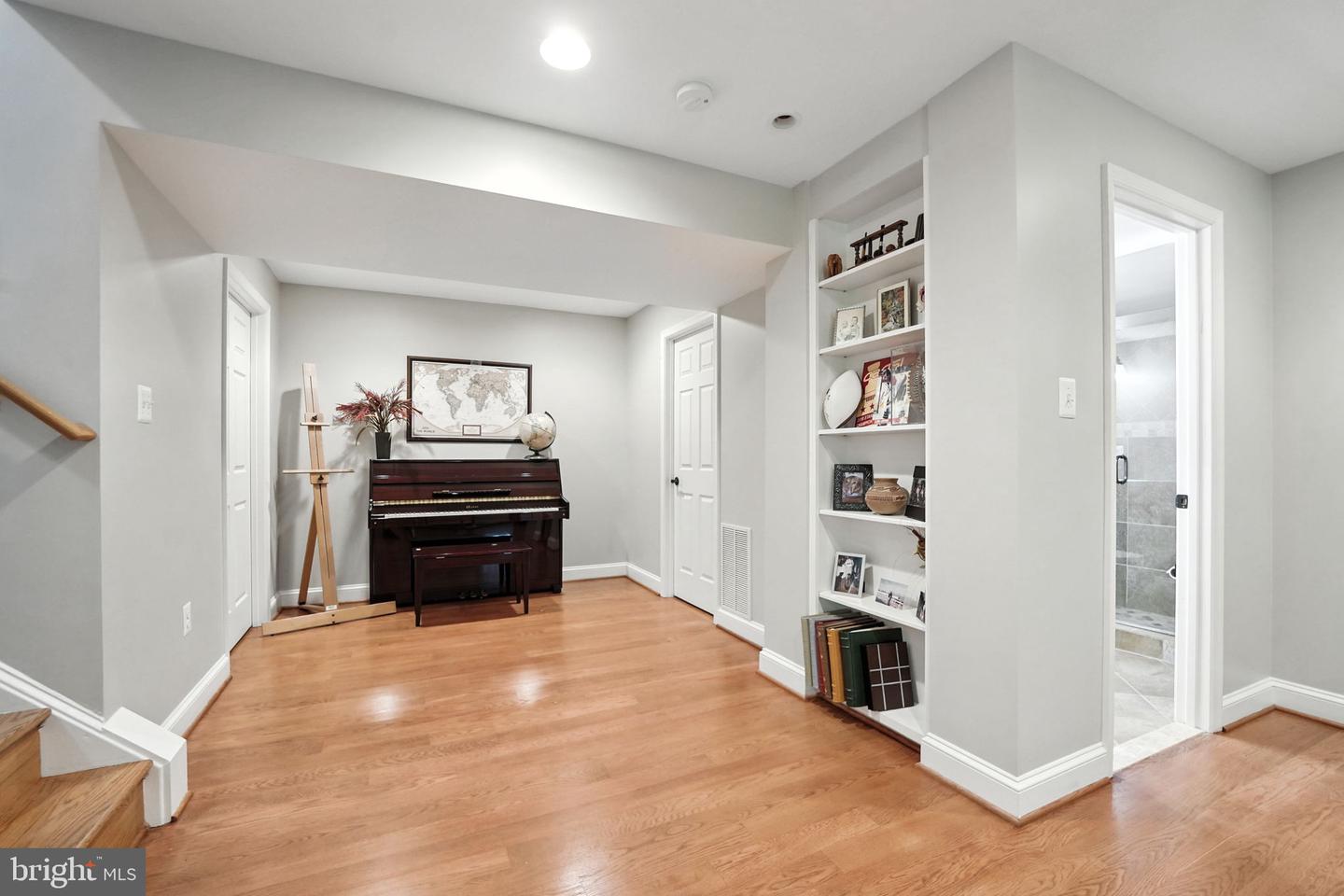 201 PRESCOTT CIR SE, VIENNA, Virginia 22180, 5 Bedrooms Bedrooms, ,4 BathroomsBathrooms,Residential,For sale,201 PRESCOTT CIR SE,VAFX2265292 MLS # VAFX2265292