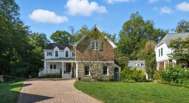 201 PRESCOTT CIR SE, VIENNA, Virginia 22180, 5 Bedrooms Bedrooms, ,4 BathroomsBathrooms,Residential,For sale,201 PRESCOTT CIR SE,VAFX2265292 MLS # VAFX2265292