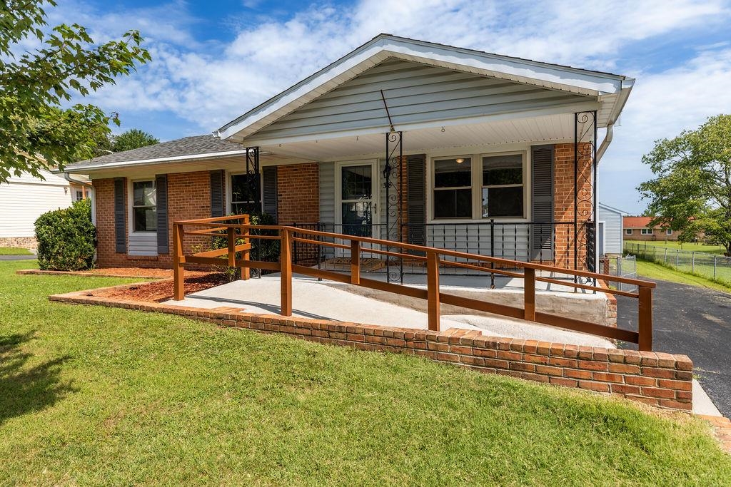 38 GREENBRIAR LN, STUARTS DRAFT, Virginia 24477, 3 Bedrooms Bedrooms, ,1 BathroomBathrooms,Residential,38 GREENBRIAR LN,669057 MLS # 669057