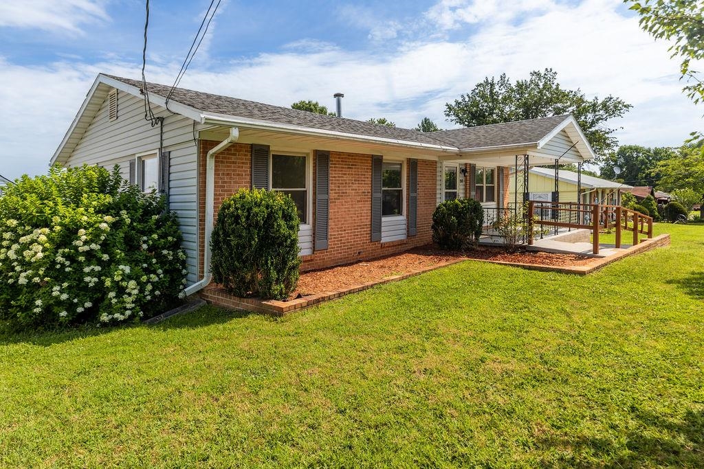 38 GREENBRIAR LN, STUARTS DRAFT, Virginia 24477, 3 Bedrooms Bedrooms, ,1 BathroomBathrooms,Residential,38 GREENBRIAR LN,669057 MLS # 669057