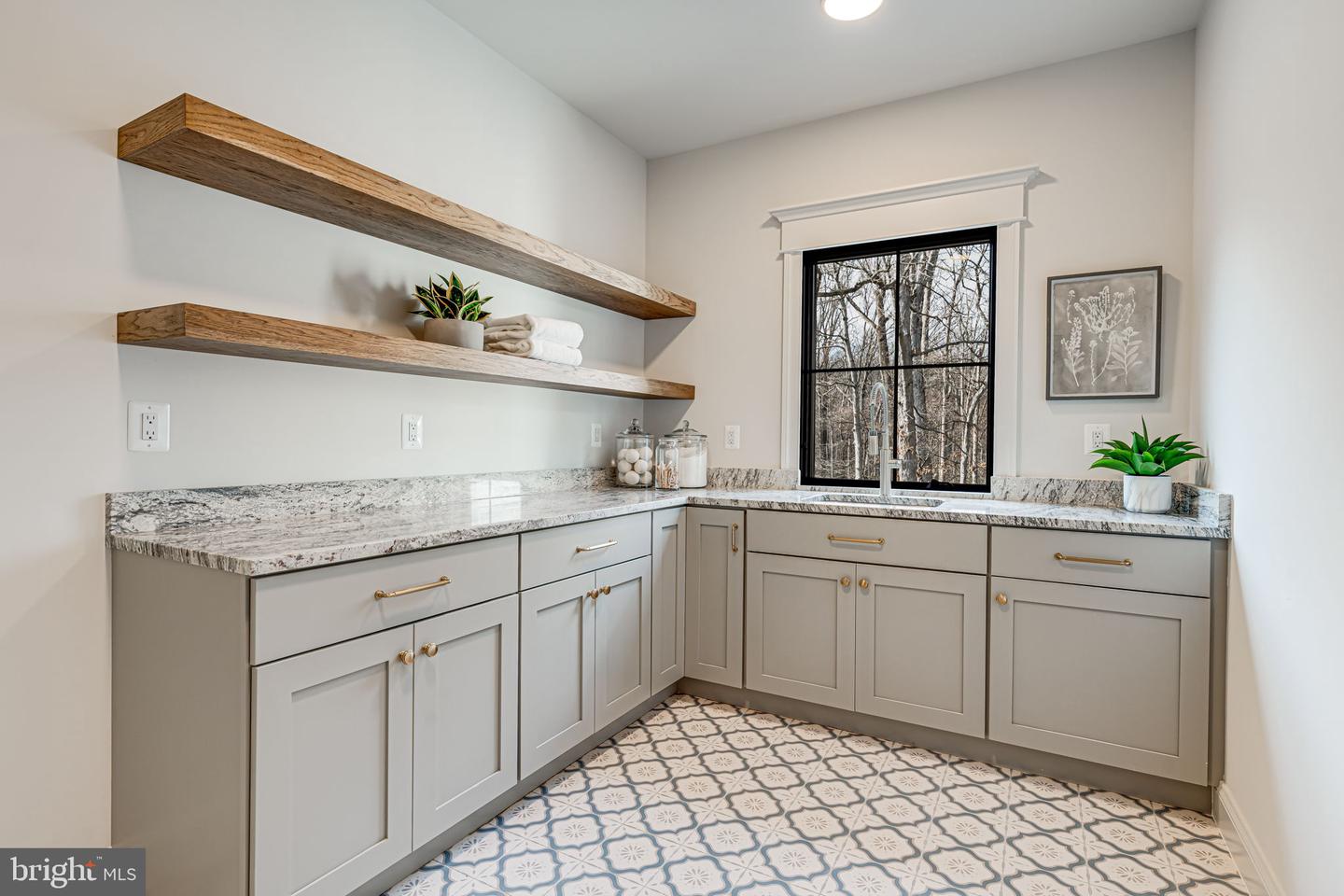 508 NELSON DR NE, VIENNA, Virginia 22180, 6 Bedrooms Bedrooms, ,6 BathroomsBathrooms,Residential,For sale,508 NELSON DR NE,VAFX2241014 MLS # VAFX2241014