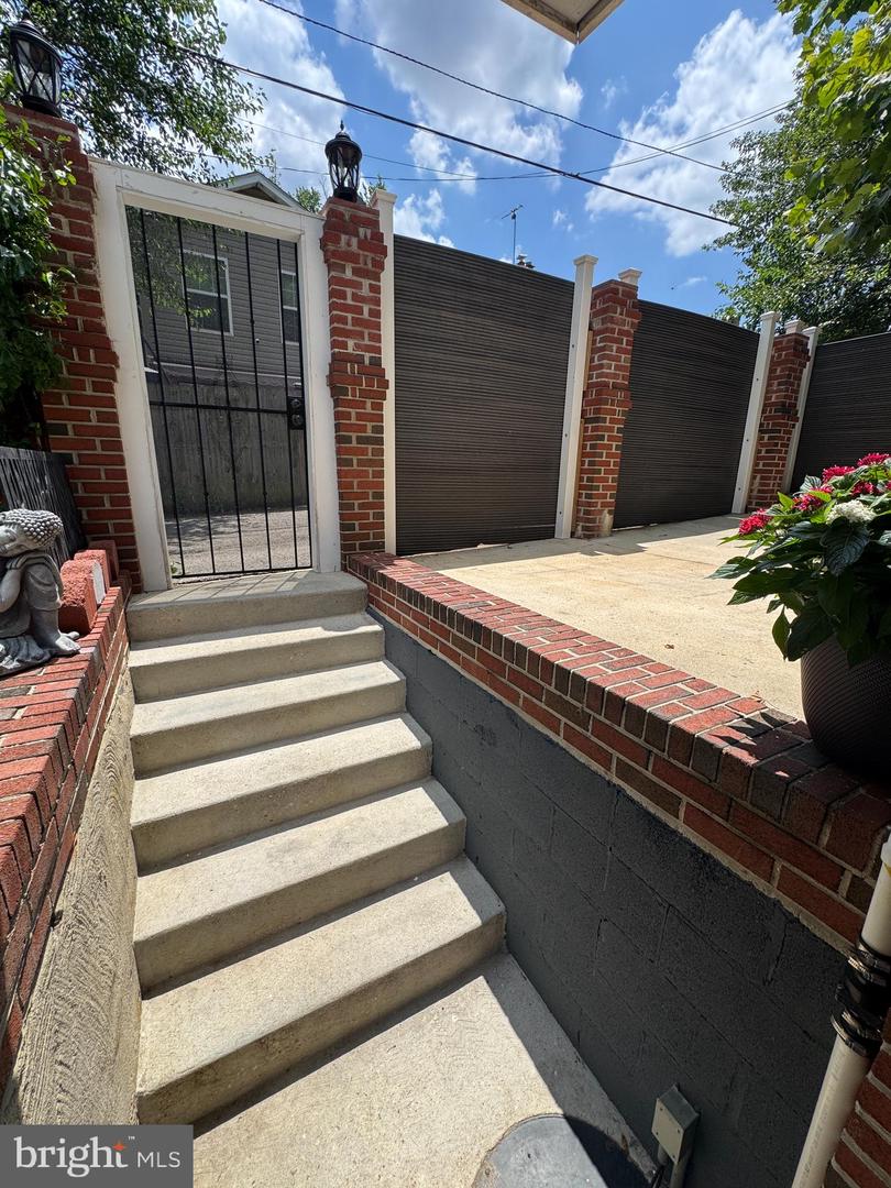 719 FARRAGUT PL NE, WASHINGTON, District Of Columbia 20017, 3 Bedrooms Bedrooms, ,3 BathroomsBathrooms,Residential,For sale,719 FARRAGUT PL NE,DCDC2220174 MLS # DCDC2220174