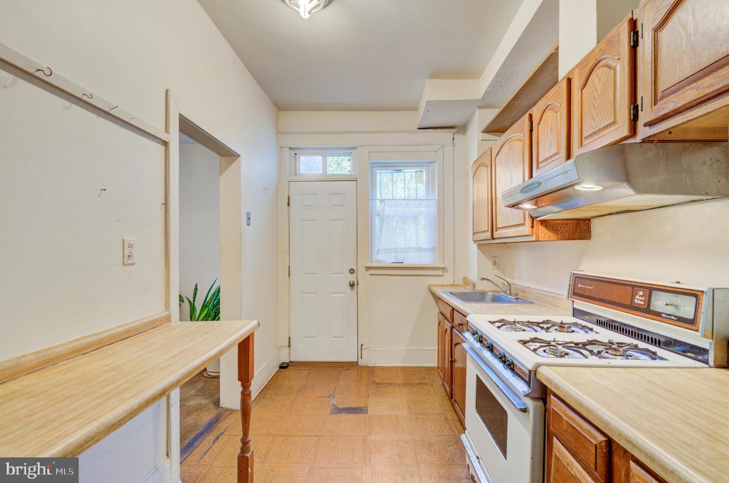 634 IRVING ST NW, WASHINGTON, District Of Columbia 20010, 3 Bedrooms Bedrooms, ,2 BathroomsBathrooms,Residential,For sale,634 IRVING ST NW,DCDC2221162 MLS # DCDC2221162
