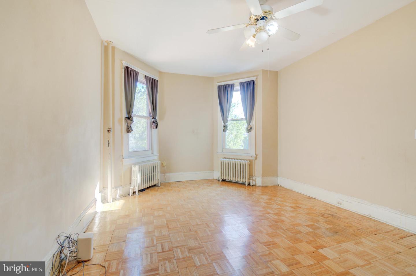 634 IRVING ST NW, WASHINGTON, District Of Columbia 20010, 3 Bedrooms Bedrooms, ,2 BathroomsBathrooms,Residential,For sale,634 IRVING ST NW,DCDC2221162 MLS # DCDC2221162