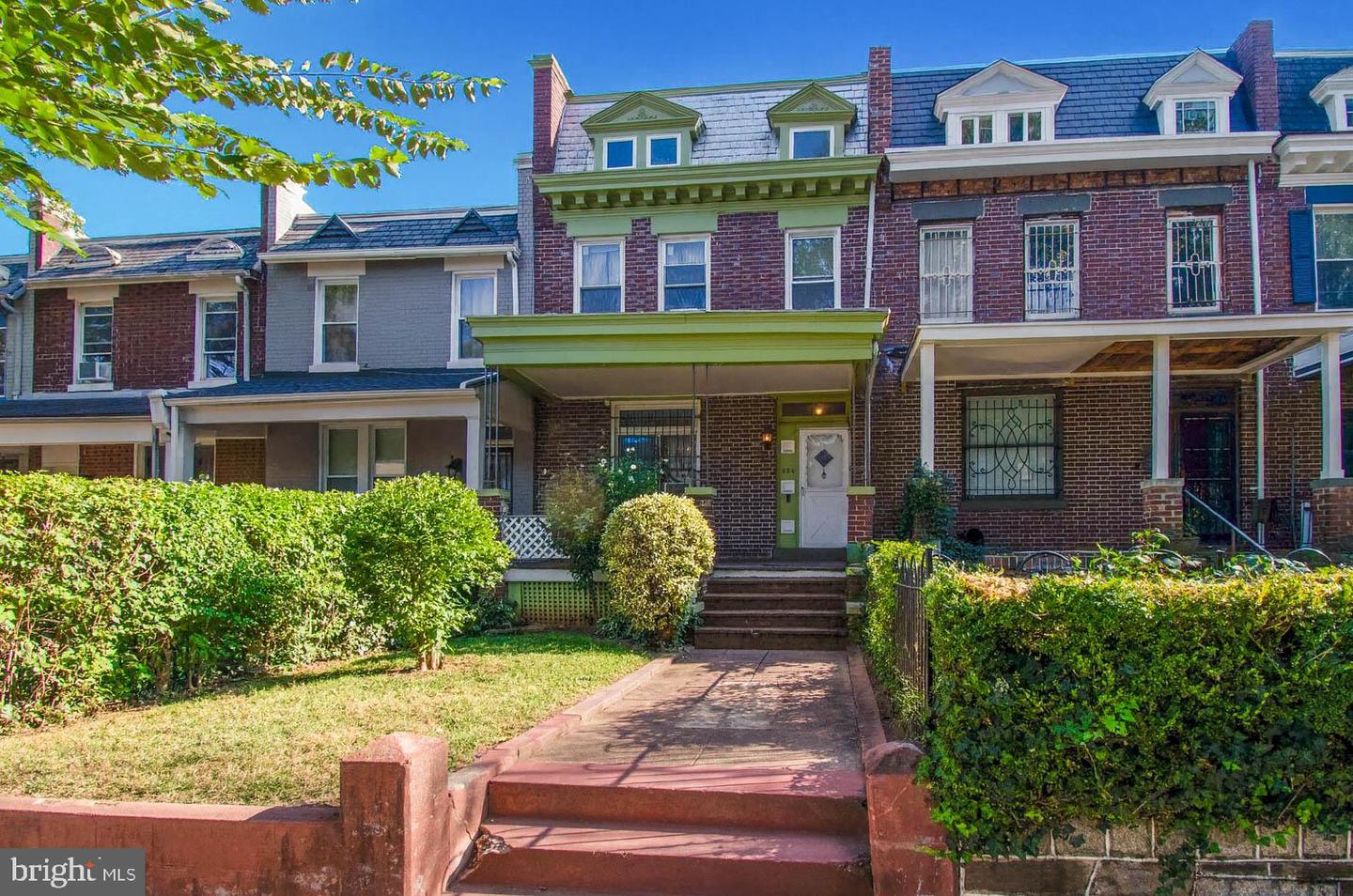 634 IRVING ST NW, WASHINGTON, District Of Columbia 20010, 3 Bedrooms Bedrooms, ,2 BathroomsBathrooms,Residential,For sale,634 IRVING ST NW,DCDC2221162 MLS # DCDC2221162