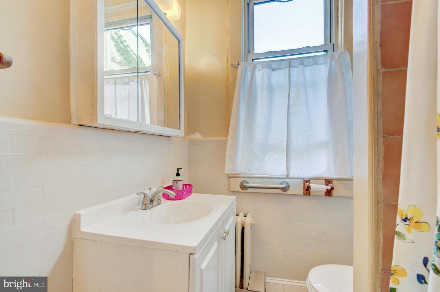 634 IRVING ST NW, WASHINGTON, District Of Columbia 20010, 3 Bedrooms Bedrooms, ,2 BathroomsBathrooms,Residential,For sale,634 IRVING ST NW,DCDC2221162 MLS # DCDC2221162