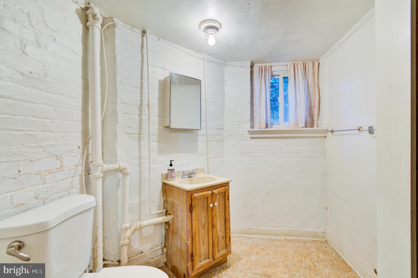 634 IRVING ST NW, WASHINGTON, District Of Columbia 20010, 3 Bedrooms Bedrooms, ,2 BathroomsBathrooms,Residential,For sale,634 IRVING ST NW,DCDC2221162 MLS # DCDC2221162