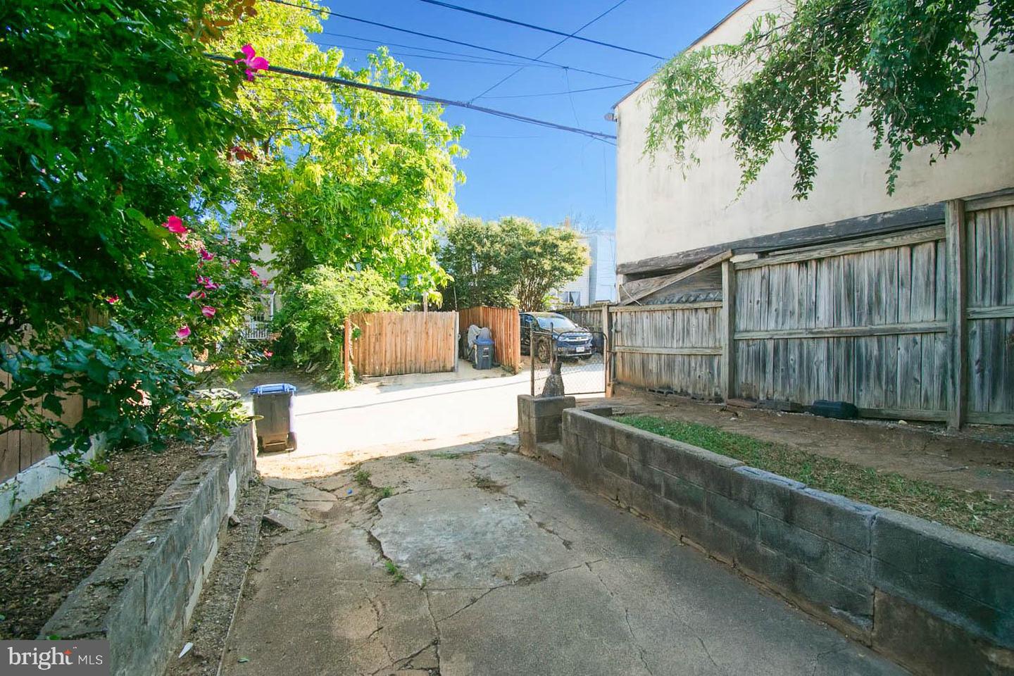 634 IRVING ST NW, WASHINGTON, District Of Columbia 20010, 3 Bedrooms Bedrooms, ,2 BathroomsBathrooms,Residential,For sale,634 IRVING ST NW,DCDC2221162 MLS # DCDC2221162