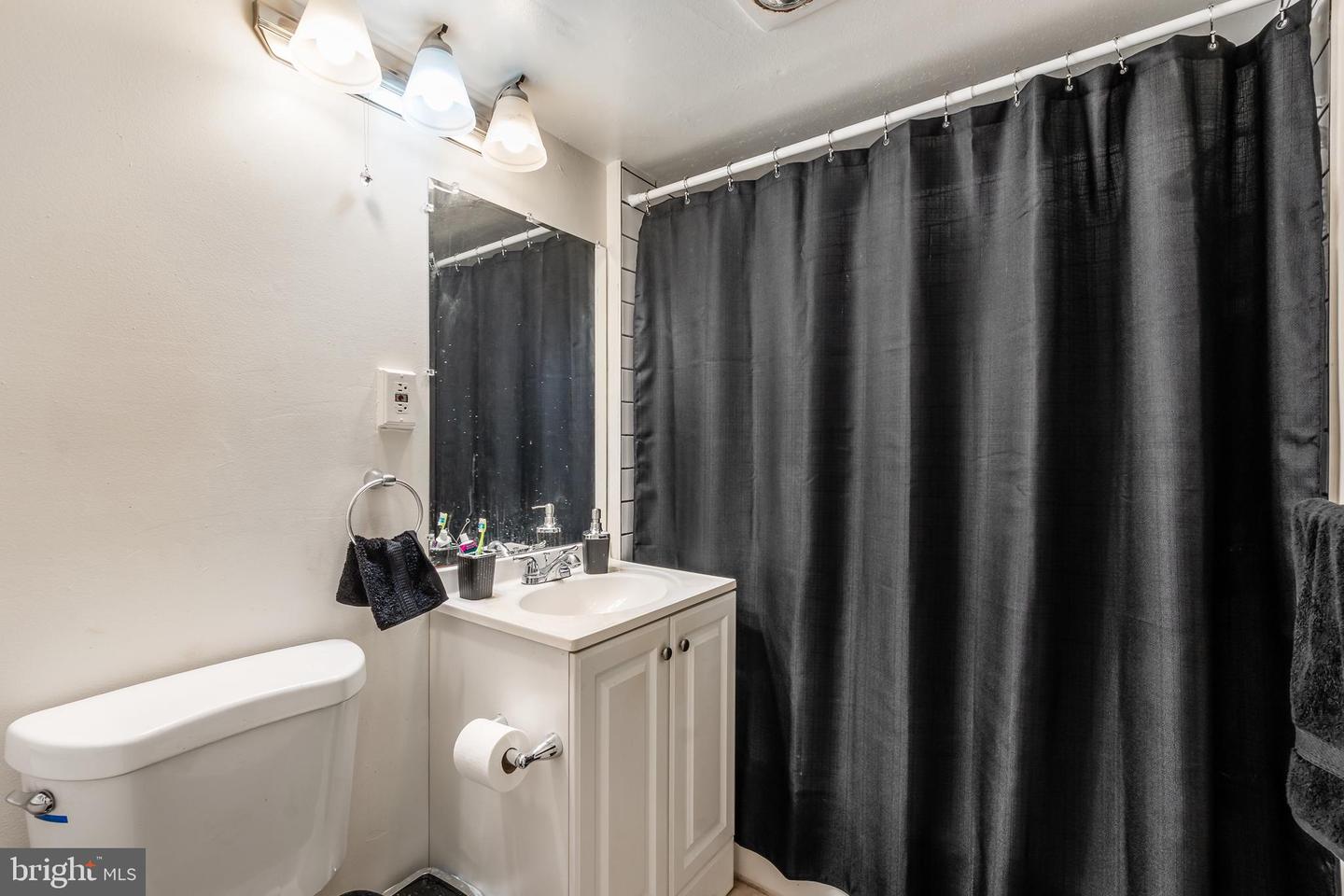 3814 V ST SE #101, WASHINGTON, District Of Columbia 20020, 2 Bedrooms Bedrooms, 3 Rooms Rooms,1 BathroomBathrooms,Residential,For sale,3814 V ST SE #101,DCDC2222436 MLS # DCDC2222436